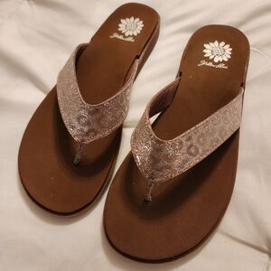 Yellowbox flipflops size 9 brone/silver undertones